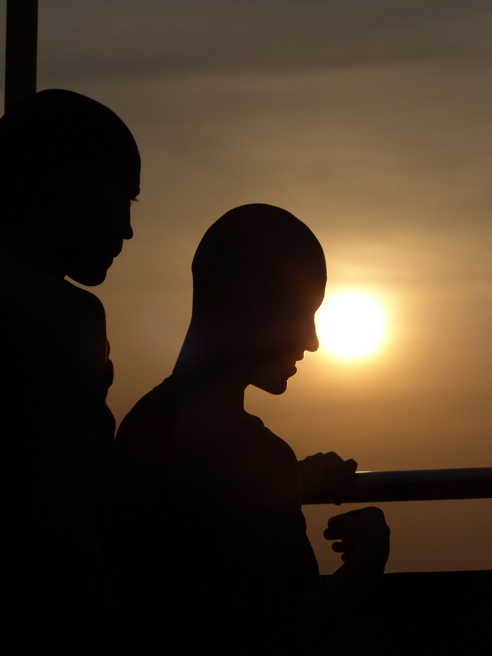 Panasonic Lumix DMC-FZ200 sample photo. Silhouette, backlit, people photography