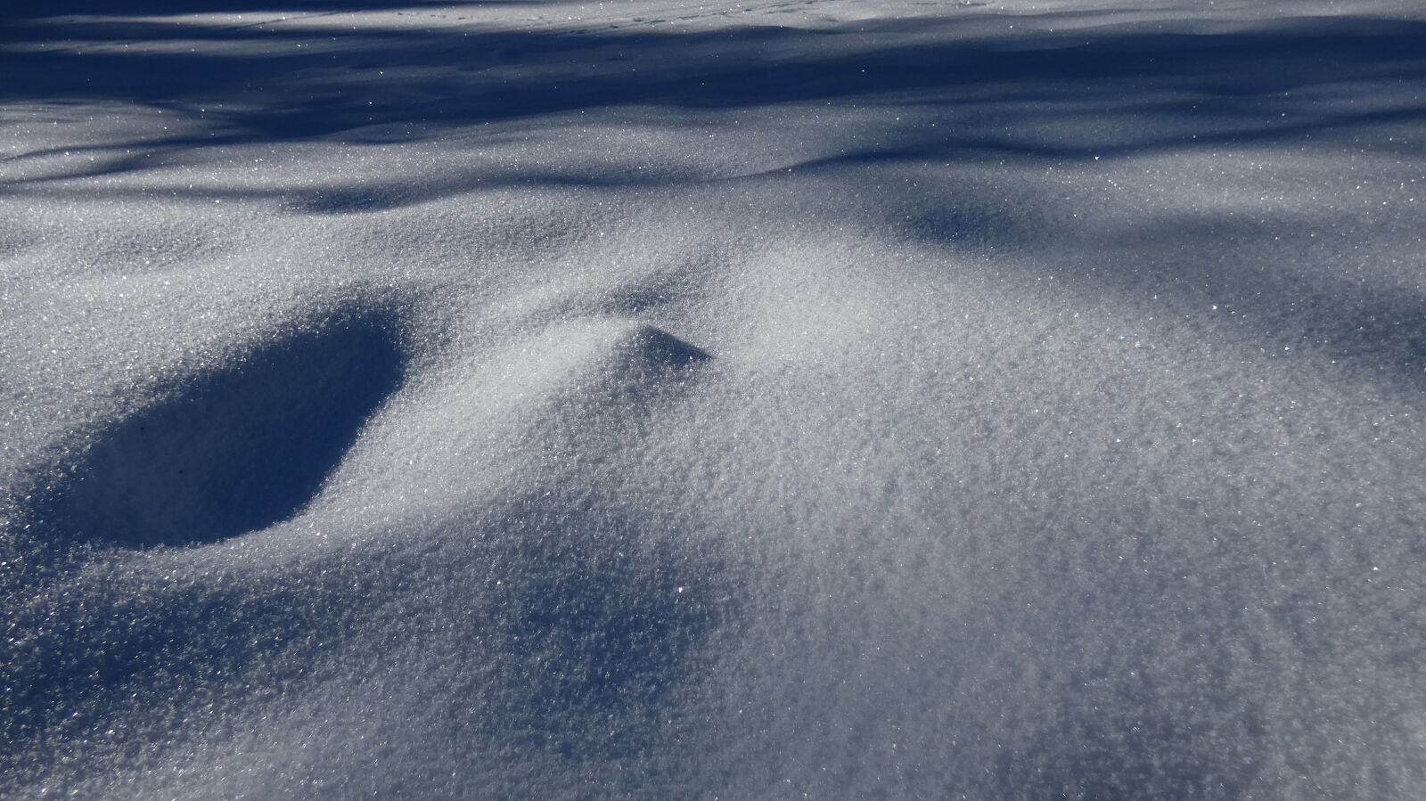 Panasonic DC-FZ83 sample photo. Snow, shadow, texture photography