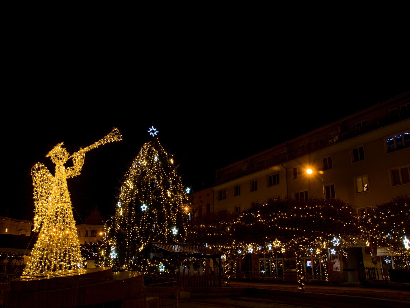 Sony ILCA-77M2 sample photo. Angel, christmas, sapling photography