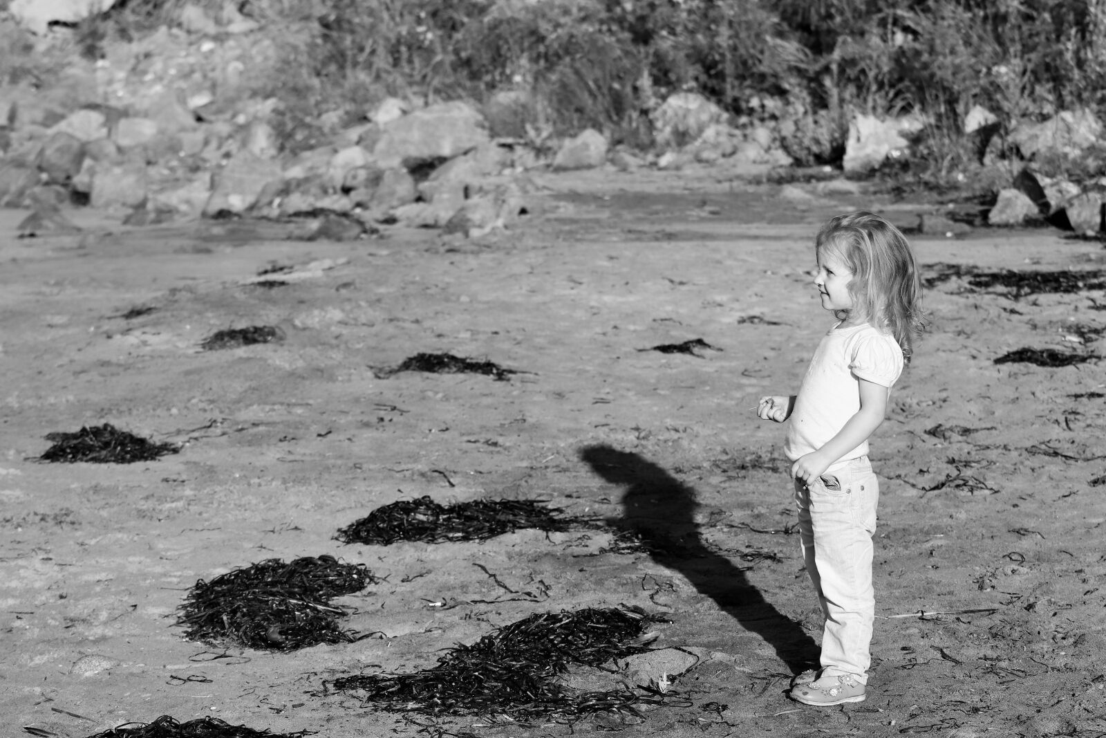 Canon EF 75-300mm f/4-5.6 USM sample photo. Beach, sea, child photography
