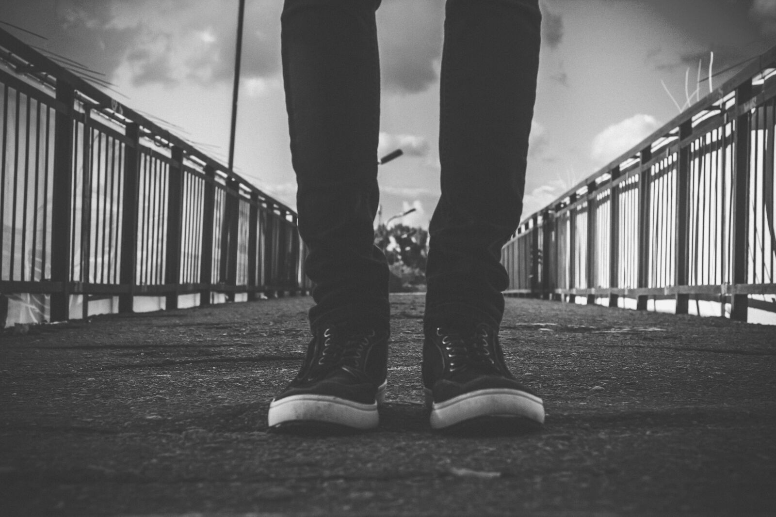 Canon EOS 600D (Rebel EOS T3i / EOS Kiss X5) sample photo. Black and white, shoe photography