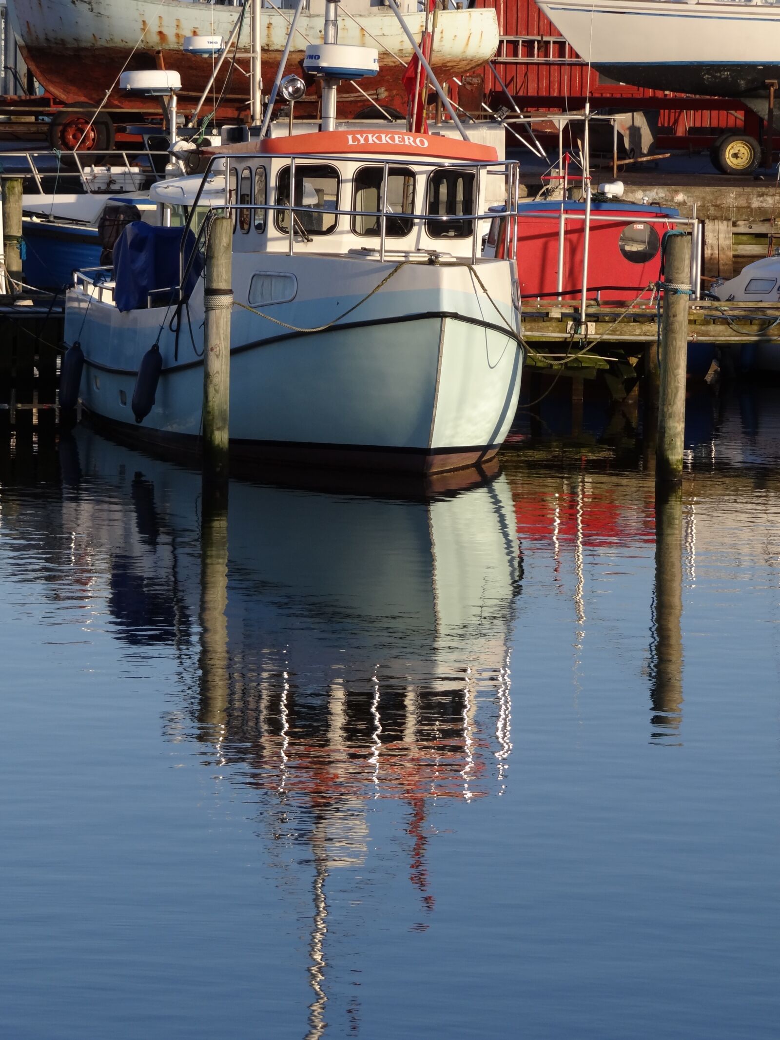 Sony Cyber-shot DSC-HX100V sample photo. Vandspejling, mirroring, fishing boat photography