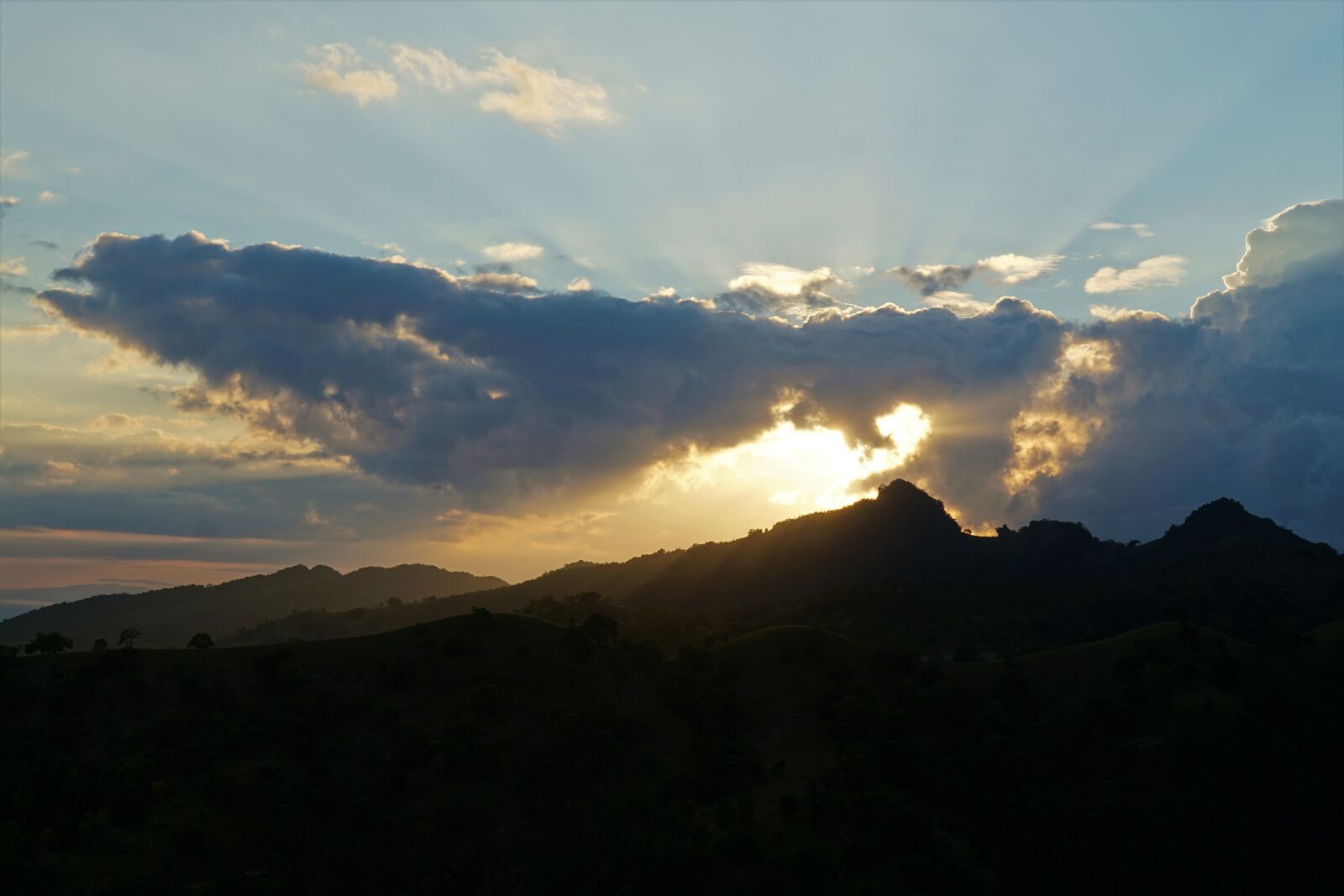 Sony a6000 sample photo. Sunset, clouds, mountains photography
