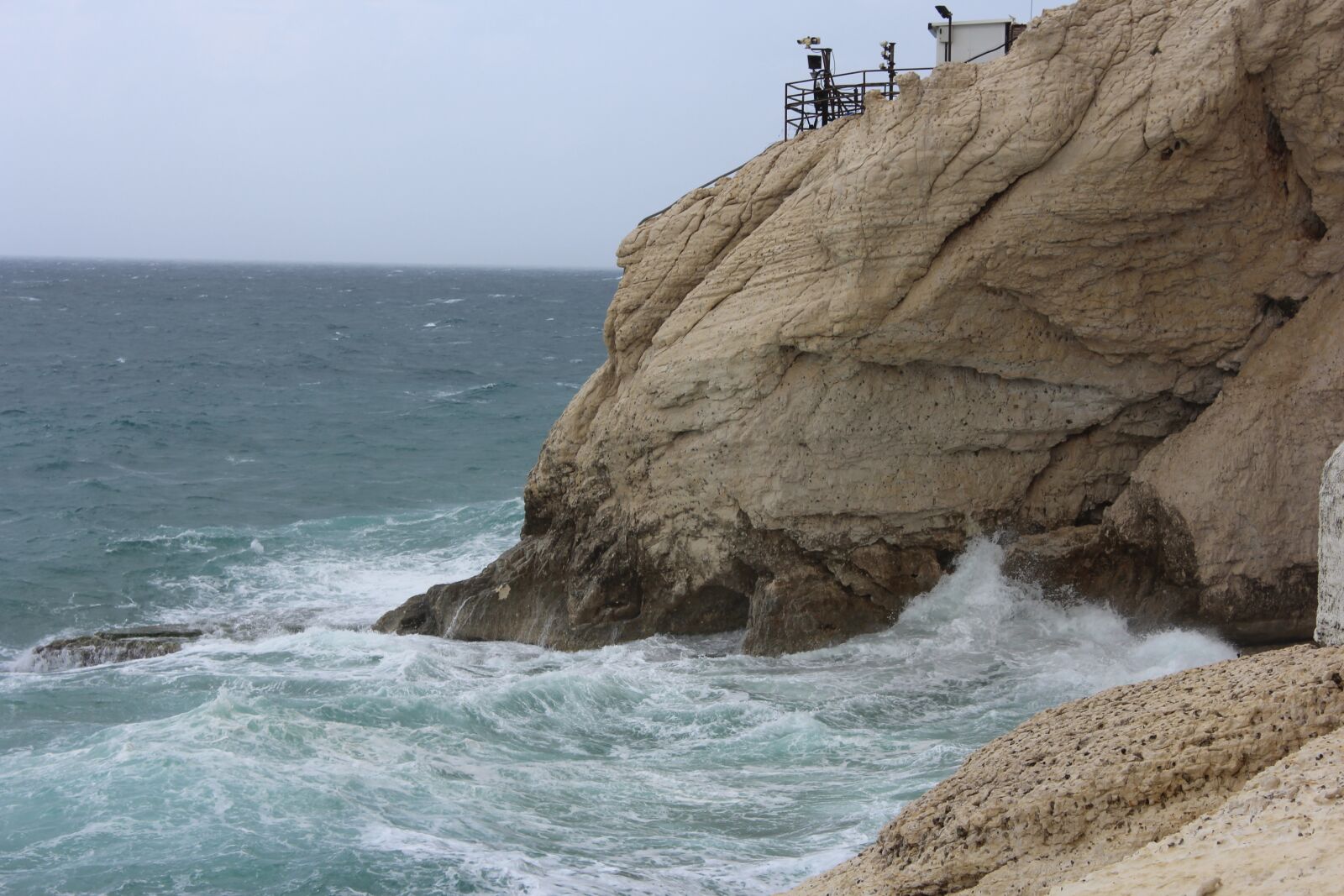 Canon EOS 1200D (EOS Rebel T5 / EOS Kiss X70 / EOS Hi) sample photo. Sea, waves, rock photography