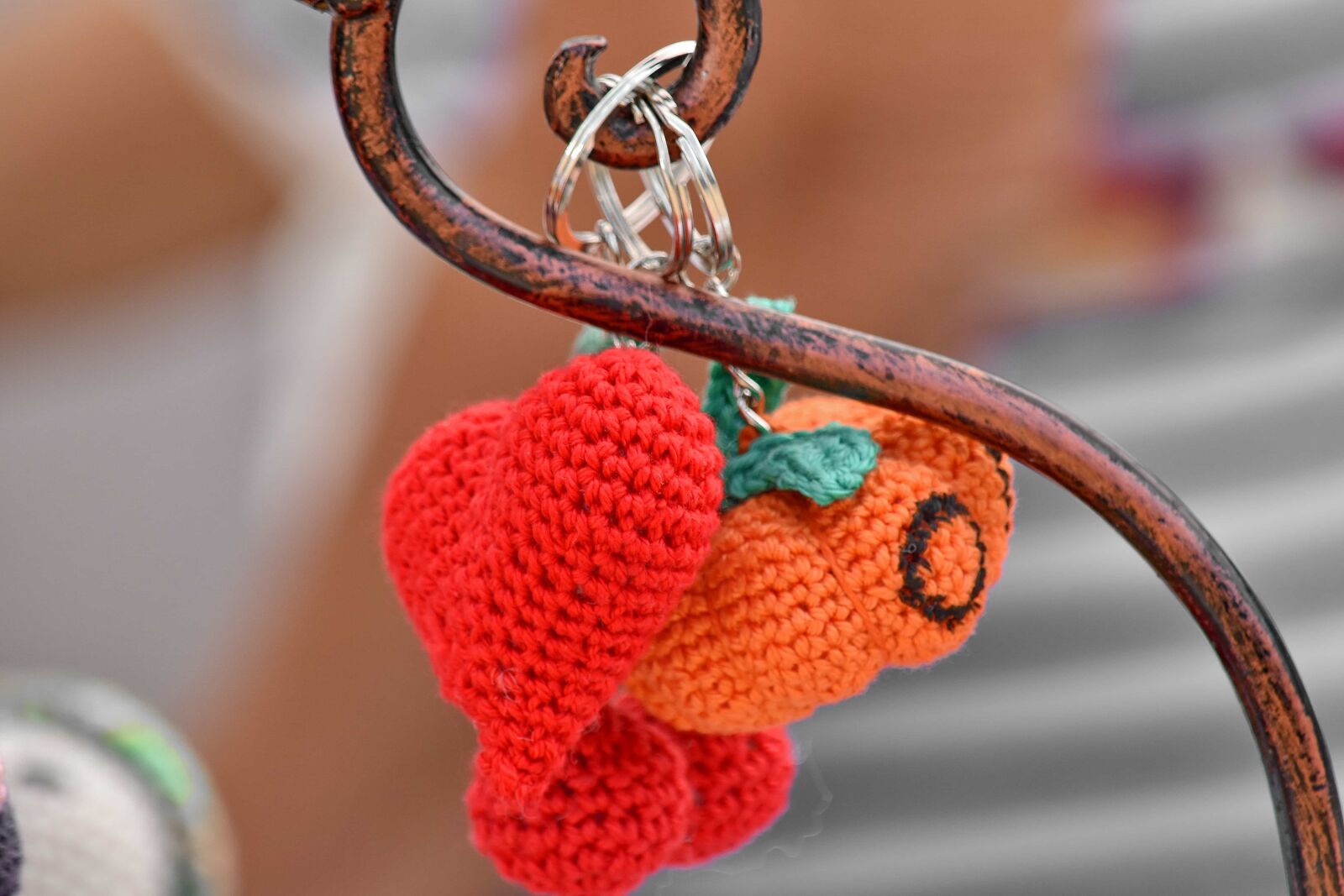 Nikon D5500 sample photo. Handmade, hearts, knitting, toys photography