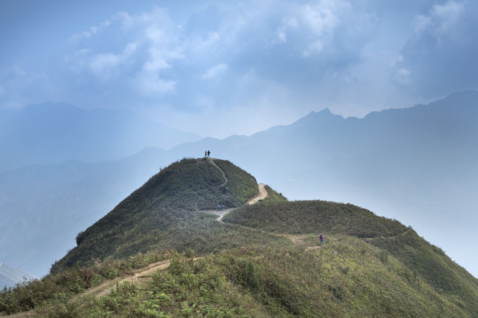 Sigma 70-200mm F2.8 EX DG HSM APO Macro sample photo. Vietnam, ha giang, street photography