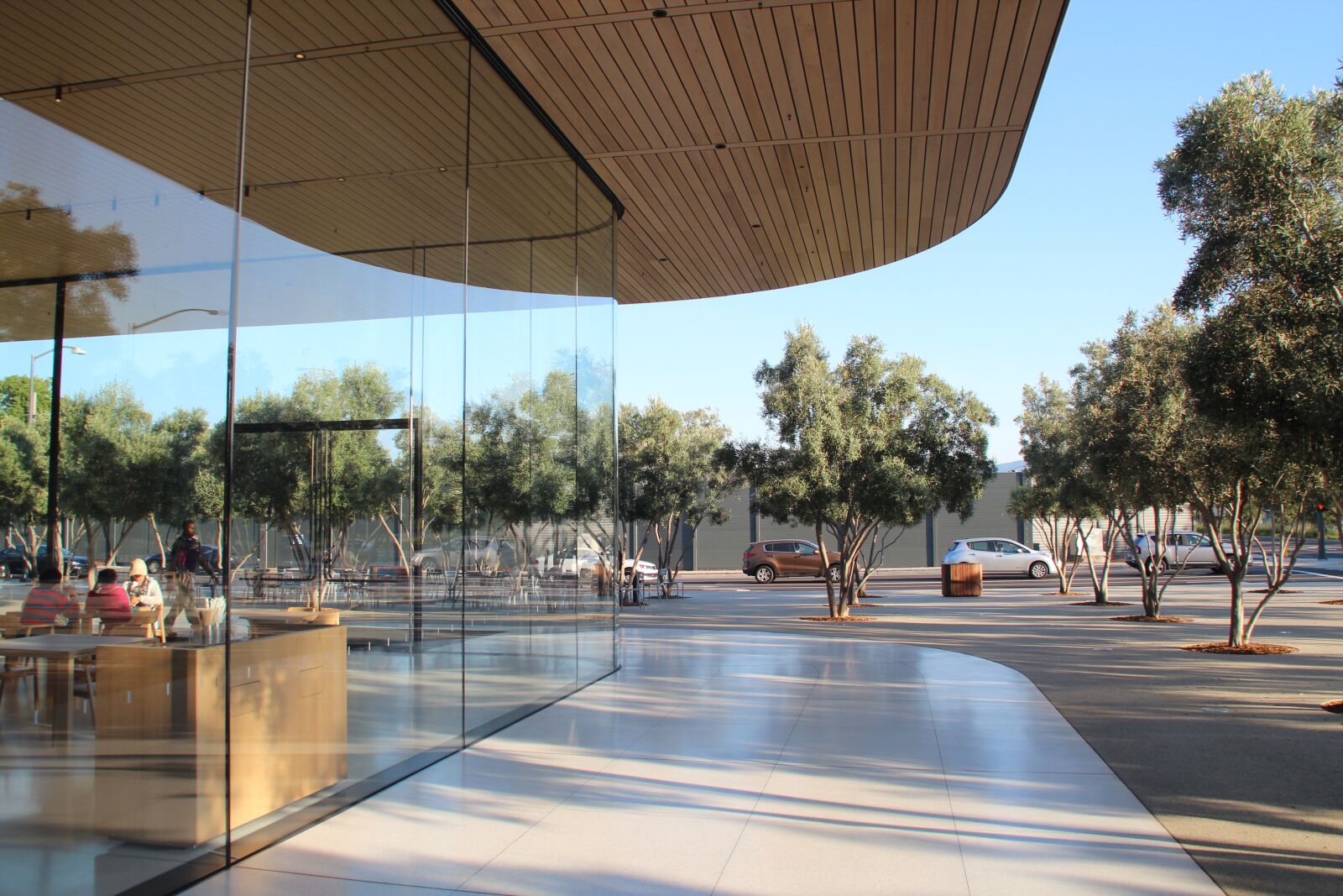 Canon EOS 600D (Rebel EOS T3i / EOS Kiss X5) sample photo. Apple, apple store, shopping photography