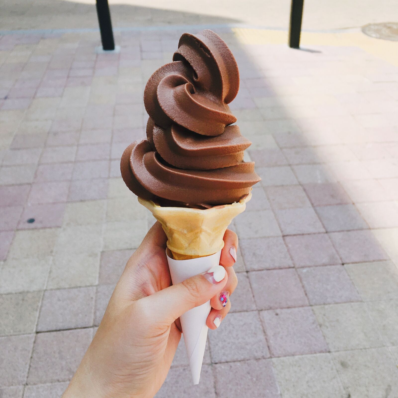 iPhone SE back camera 4.15mm f/2.2 sample photo. Ice cream, summer, choco photography