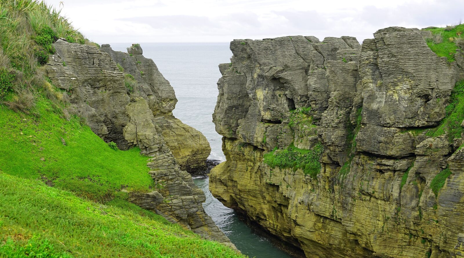 Sony a7 + Sony FE 24-240mm F3.5-6.3 OSS sample photo. Pancake rocks, new zealand photography