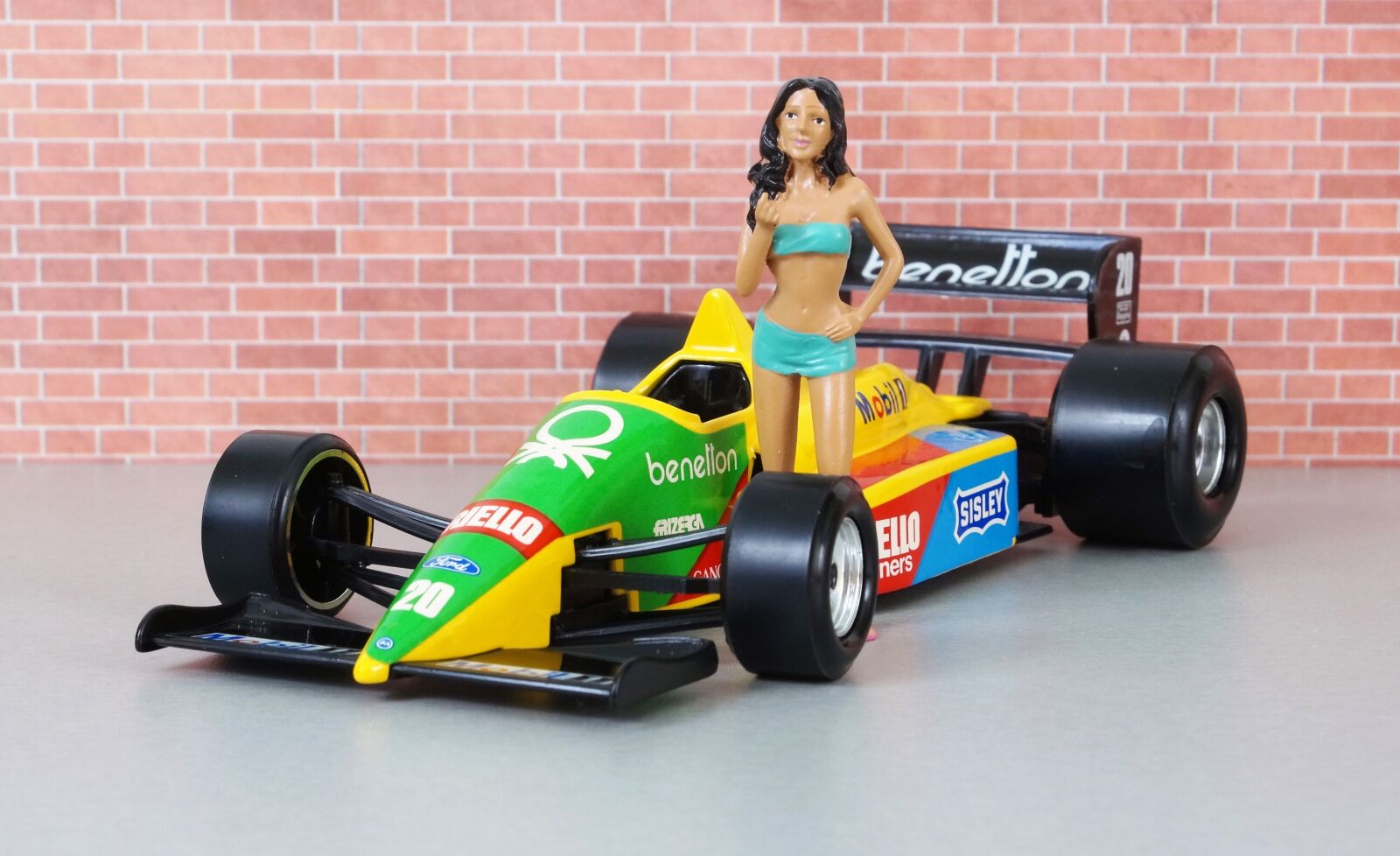Sony DT 18-70mm F3.5-5.6 sample photo. Benetton, formula 1, michael schumacher photography