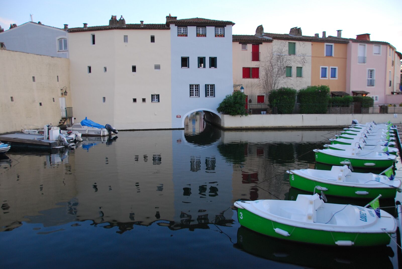 Nikon D80 sample photo. Sea, houses, color photography
