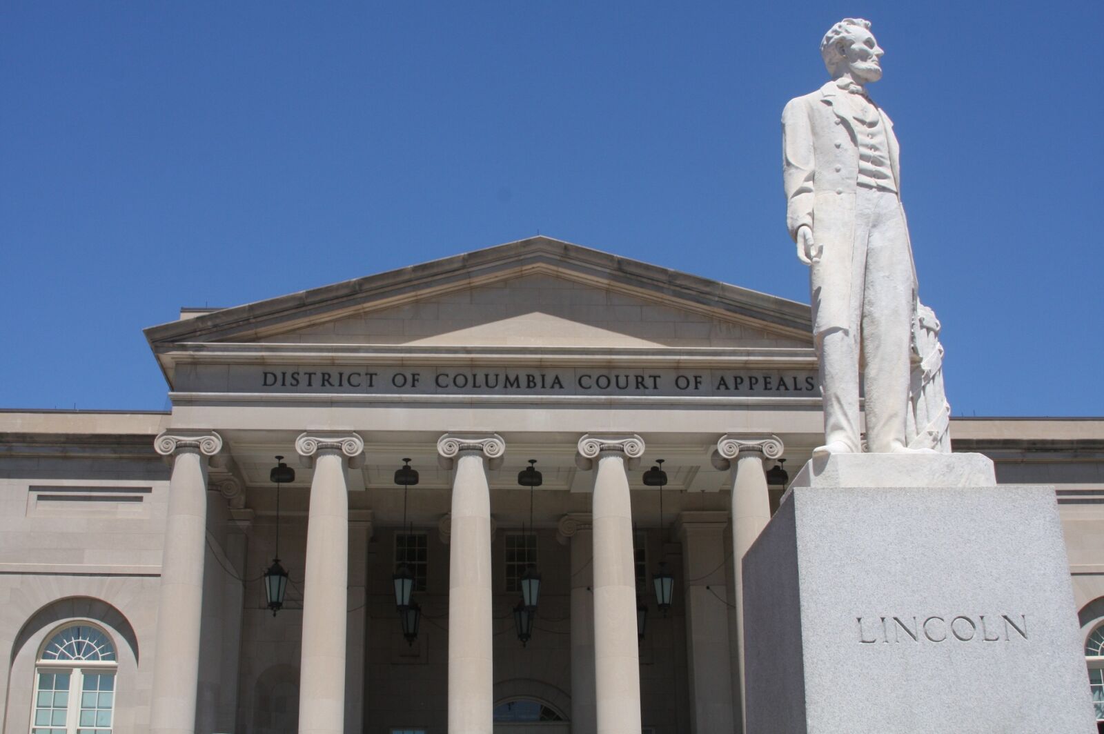Canon EOS 40D sample photo. Lincoln statue, historic courthouse photography