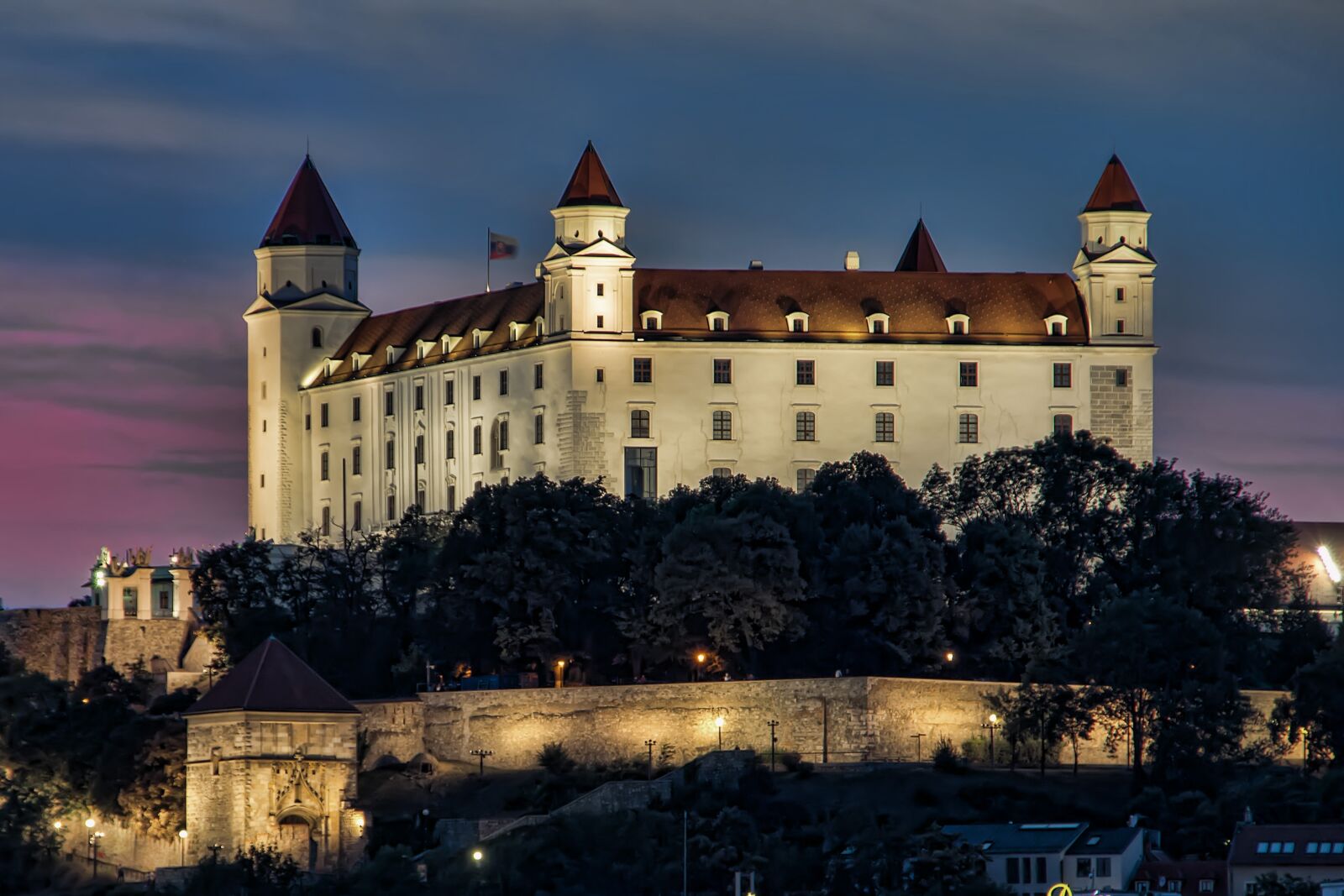 Canon EOS 600D (Rebel EOS T3i / EOS Kiss X5) sample photo. Bratislava, slovakia, castle photography