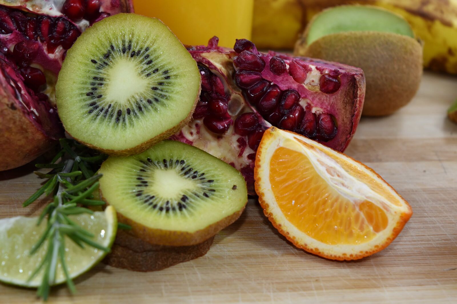 Nikon D5500 sample photo. Antioxidant, kiwi, mandarin, mint photography