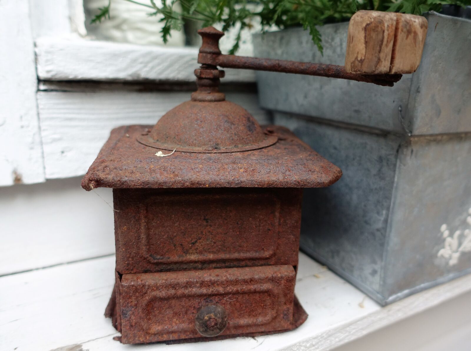 Sony Cyber-shot DSC-RX100 IV sample photo. Vintage, coffee grinder, old photography