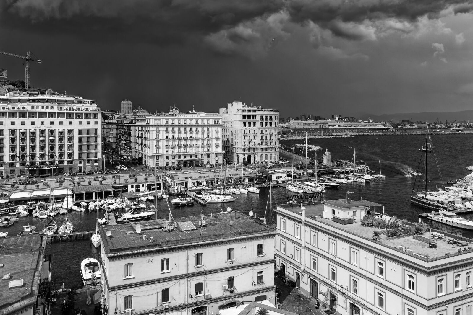 Canon EF-S 10-18mm F4.5–5.6 IS STM sample photo. City, sea, italy photography