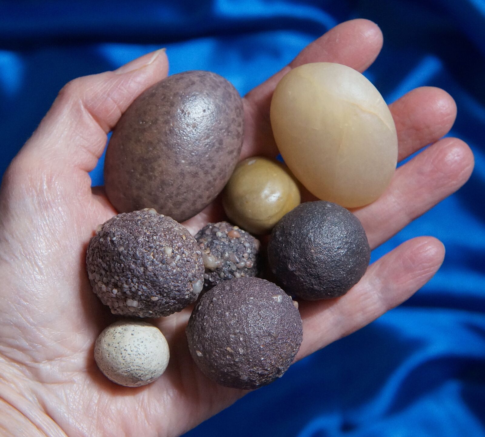 Sony Alpha NEX-5T sample photo. Sahara desert stones, sahara photography
