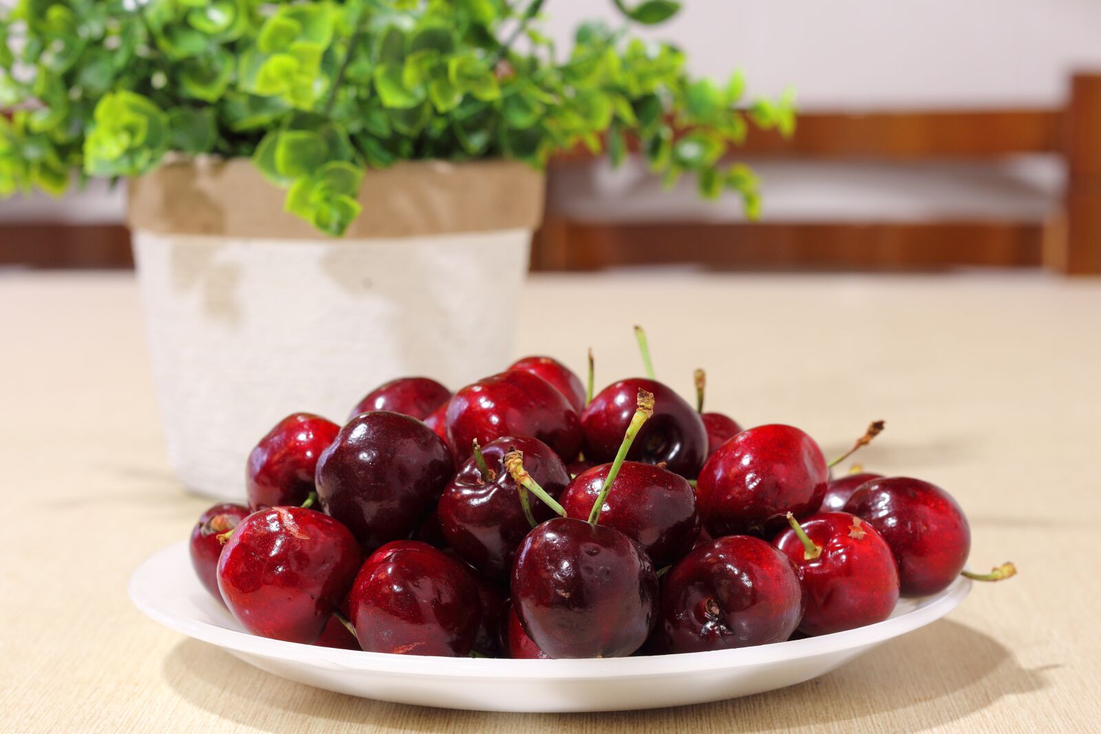 Canon EOS 1200D (EOS Rebel T5 / EOS Kiss X70 / EOS Hi) + Canon EF 50mm F1.8 STM sample photo. Cherries, sweet, fruit photography