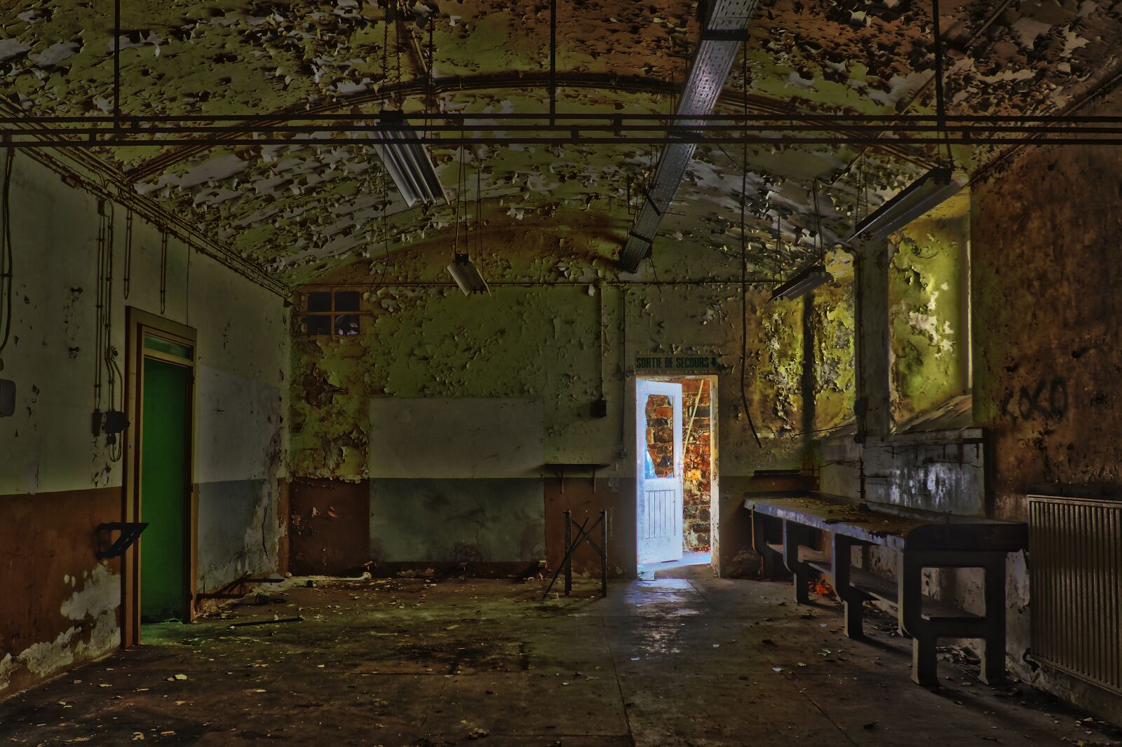 Olympus OM-D E-M10 sample photo. Architecture, house, abandoned photography