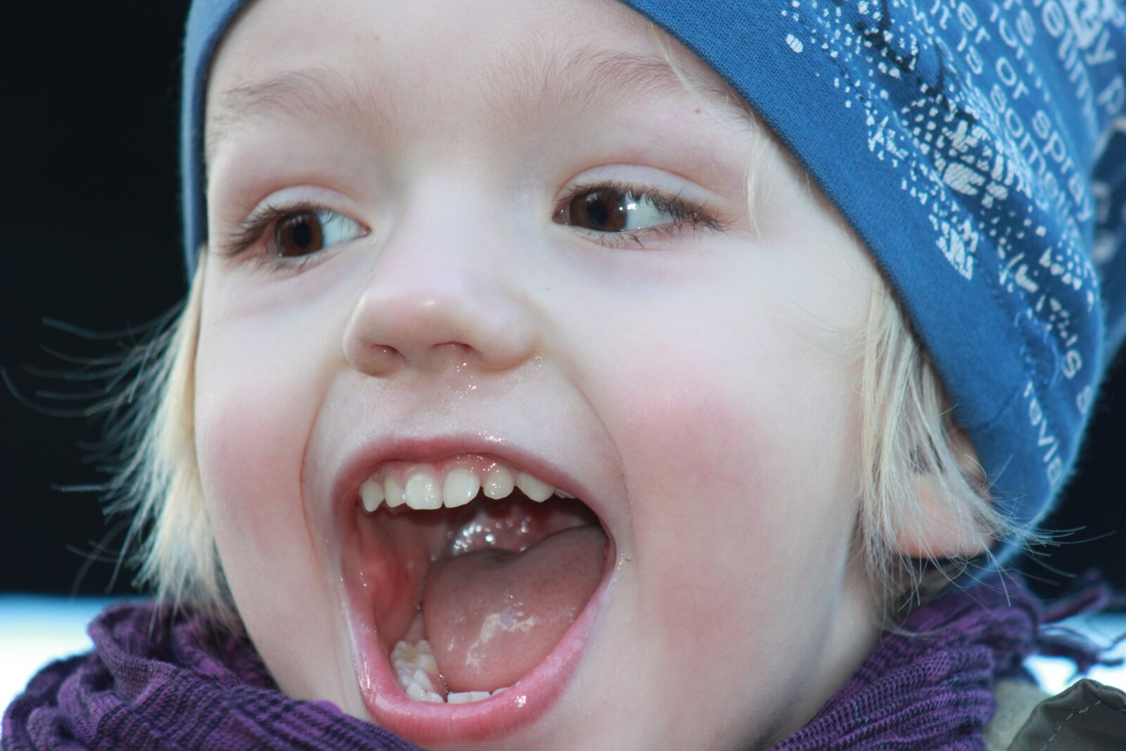 Canon EOS 550D (EOS Rebel T2i / EOS Kiss X4) sample photo. Child, three-year-old, a smile photography