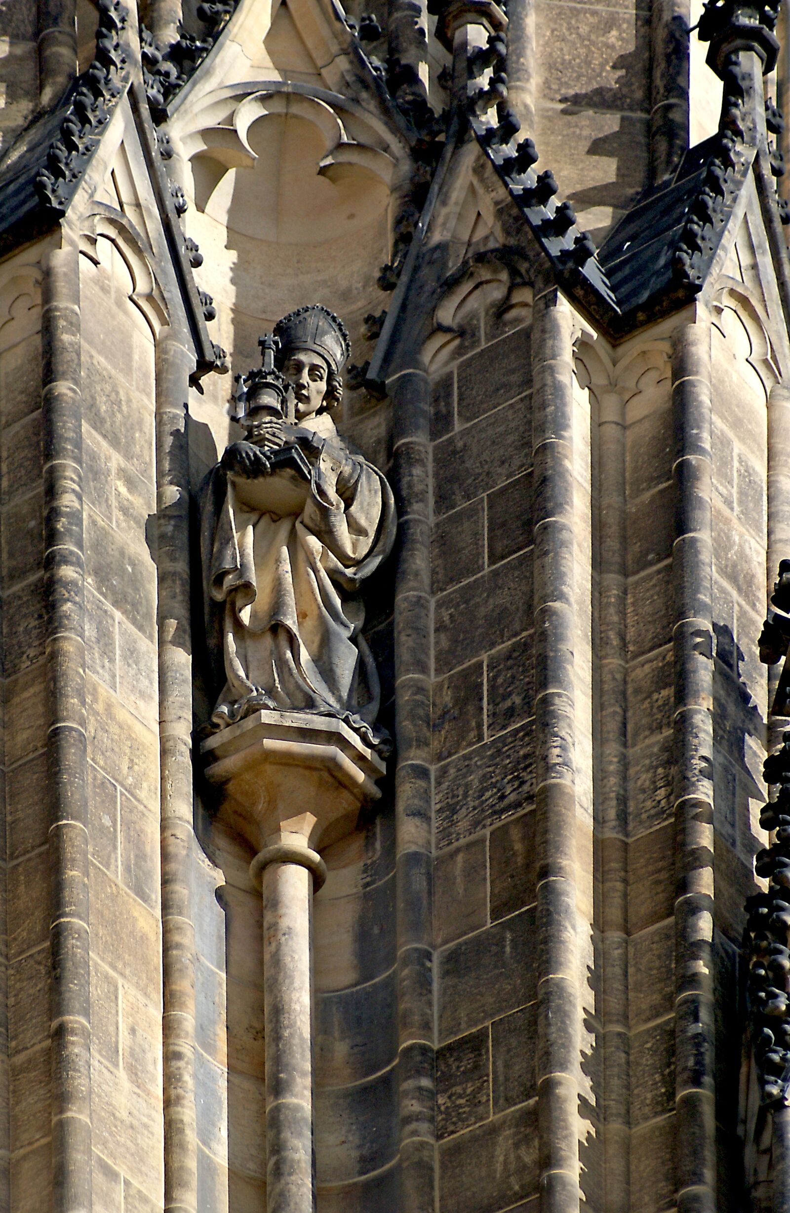 Sony Alpha DSLR-A100 sample photo. Sculpture, stone statue, architecture photography