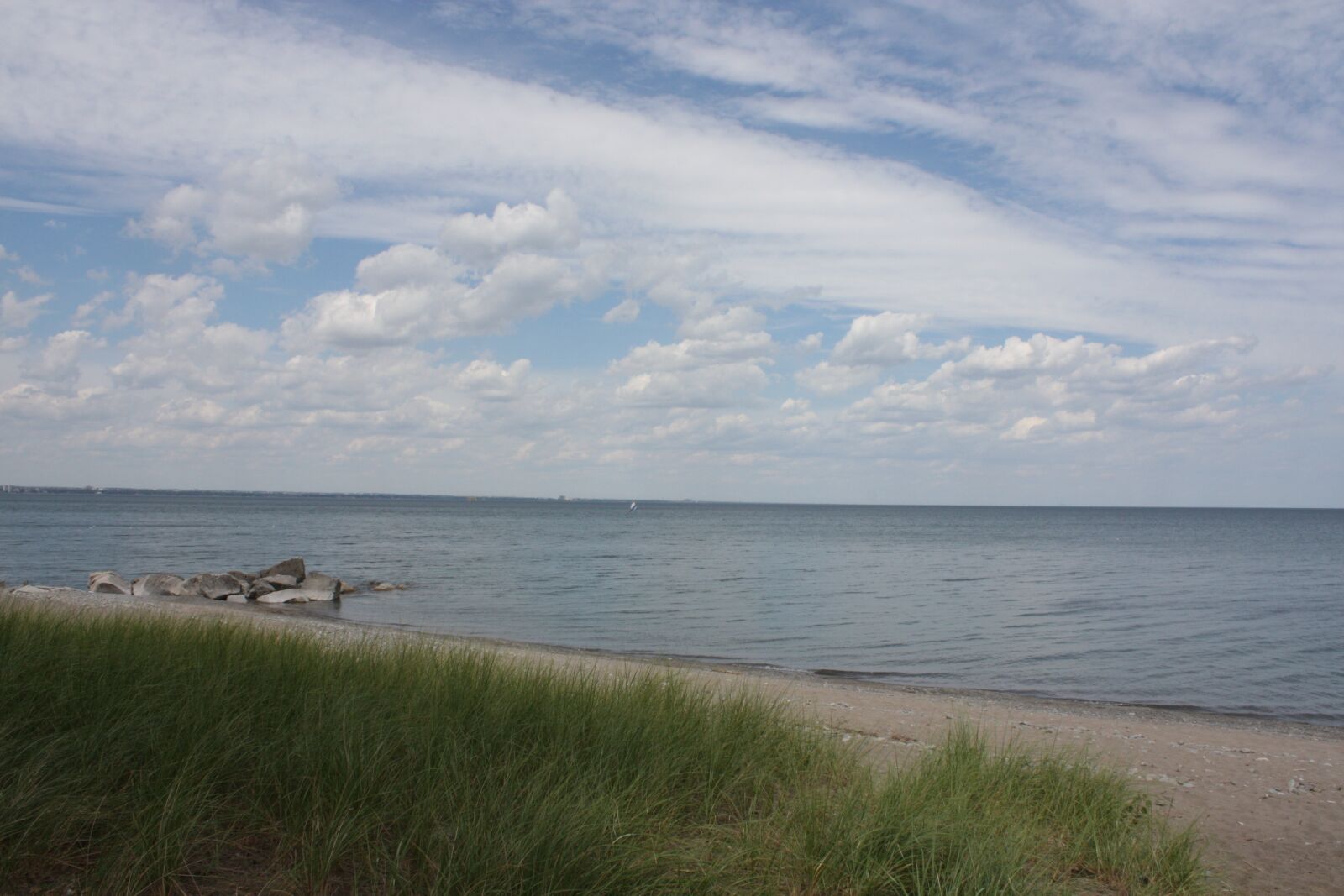 Canon EOS 450D (EOS Rebel XSi / EOS Kiss X2) sample photo. Beach, sky, grass photography