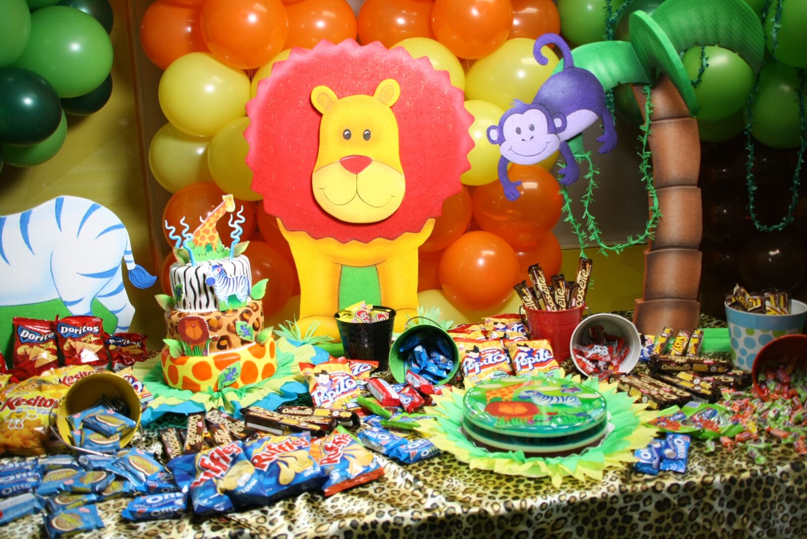 Canon EOS 1000D (EOS Digital Rebel XS / EOS Kiss F) sample photo. Party, animals, cake photography