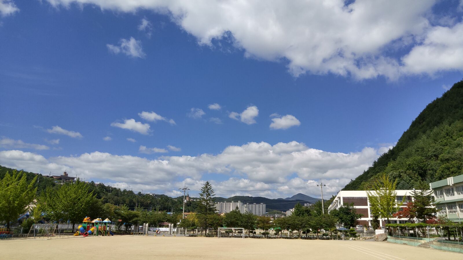 LG G4 sample photo. Autumn sky, white clouds photography
