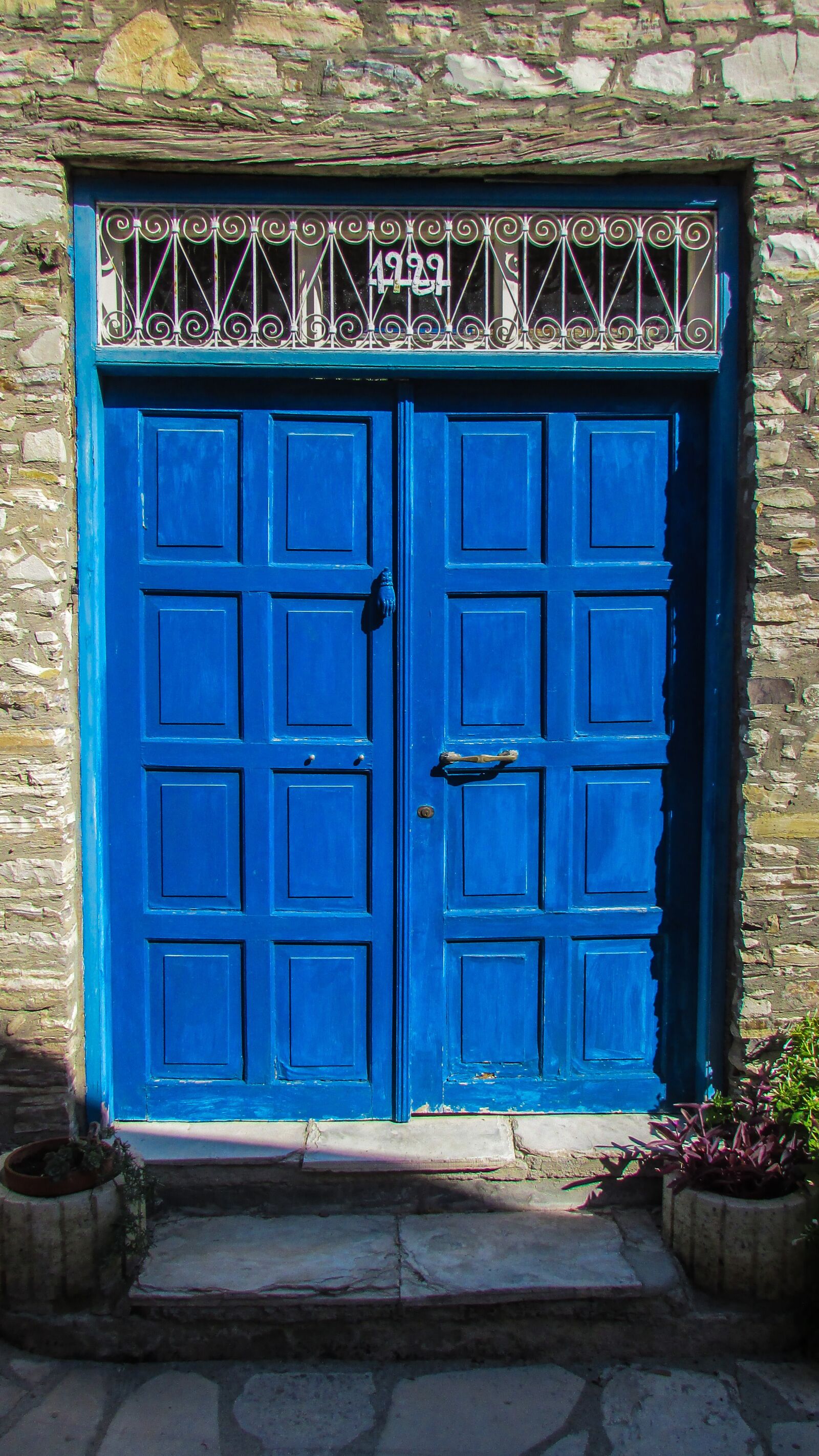 Canon PowerShot SX400 IS sample photo. Door, old, traditional photography