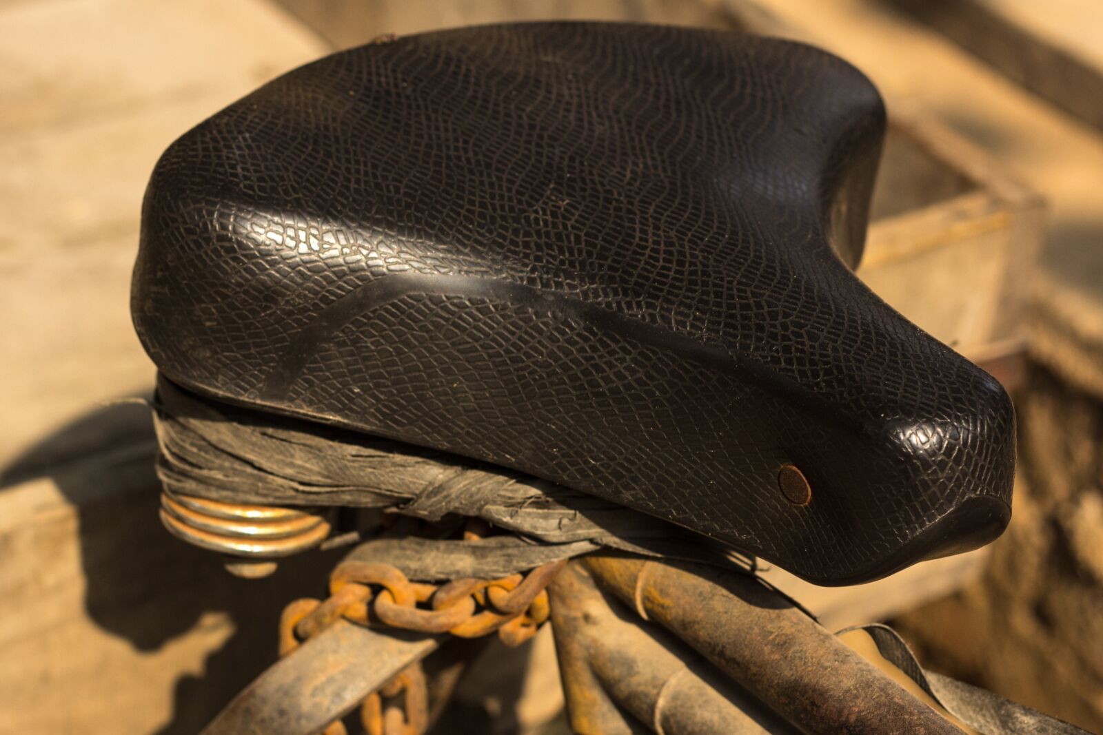 Canon EOS 60D + Canon EF 50mm F1.8 II sample photo. Bicycle seat, black seat photography