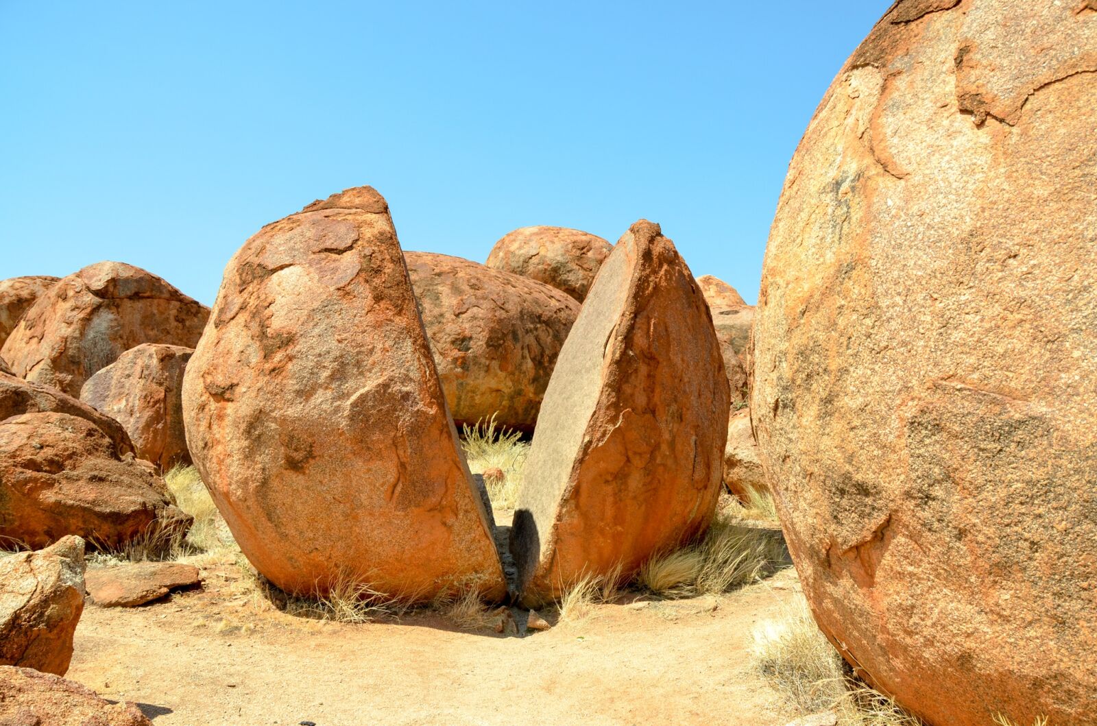 Nikon D5100 sample photo. Devils marbles, karlu karlu photography
