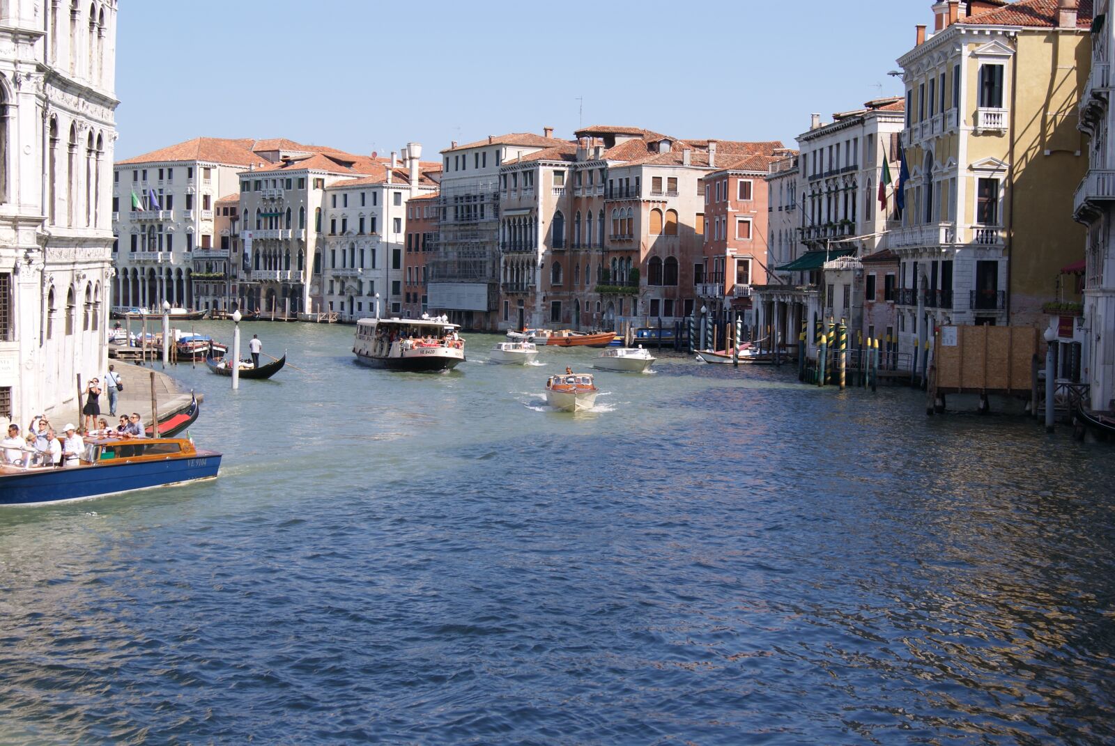 Sony Alpha DSLR-A330 sample photo. Boats, water, landscape photography