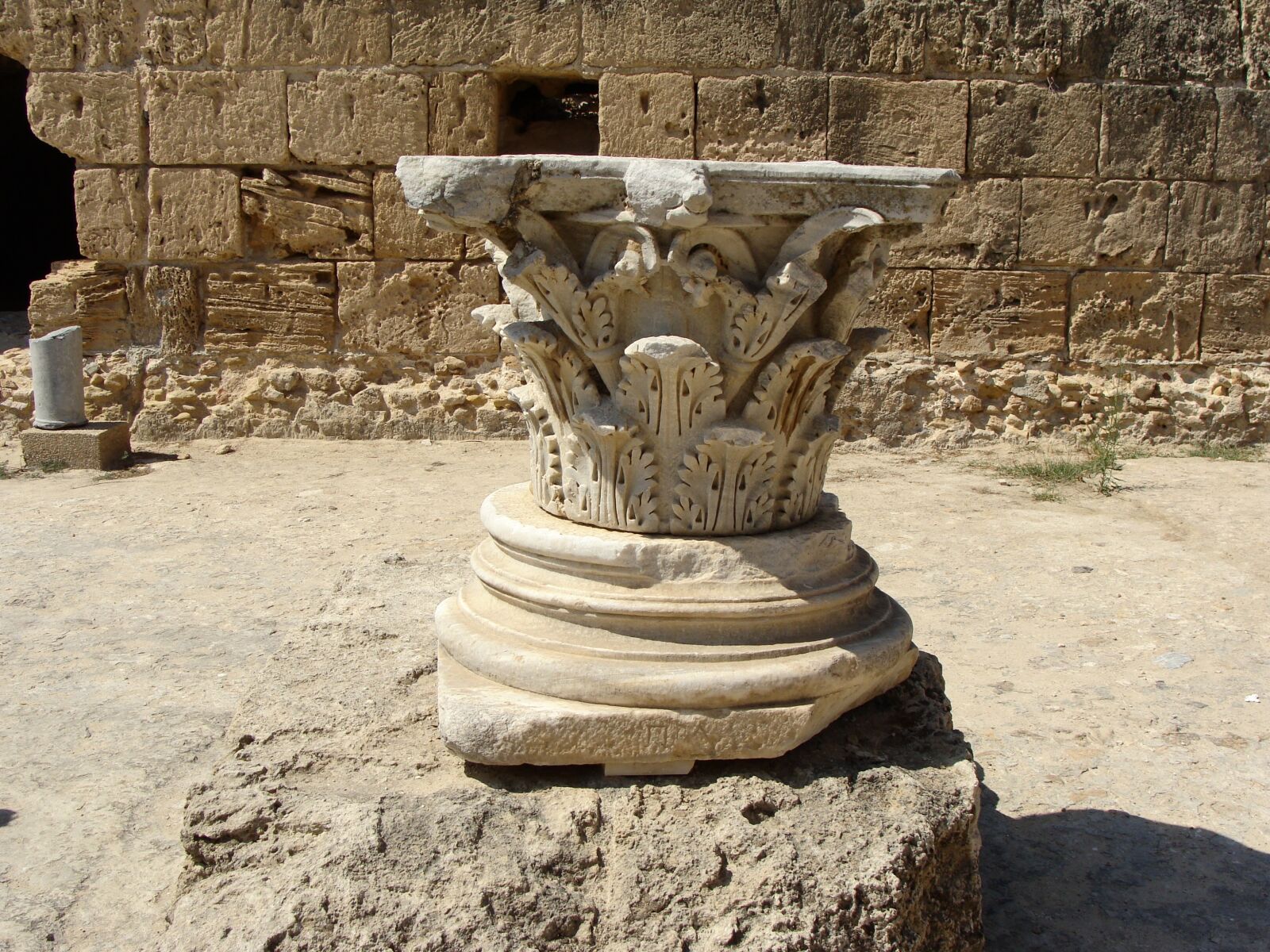 Sony Cyber-shot DSC-H10 sample photo. Roman ruins, architecture, pillar photography