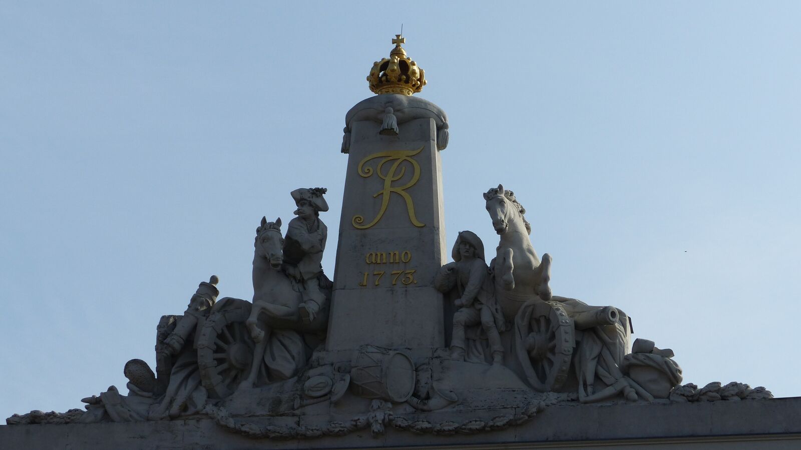 Panasonic Lumix DMC-FZ200 sample photo. Monument, potsdam, soldier king photography