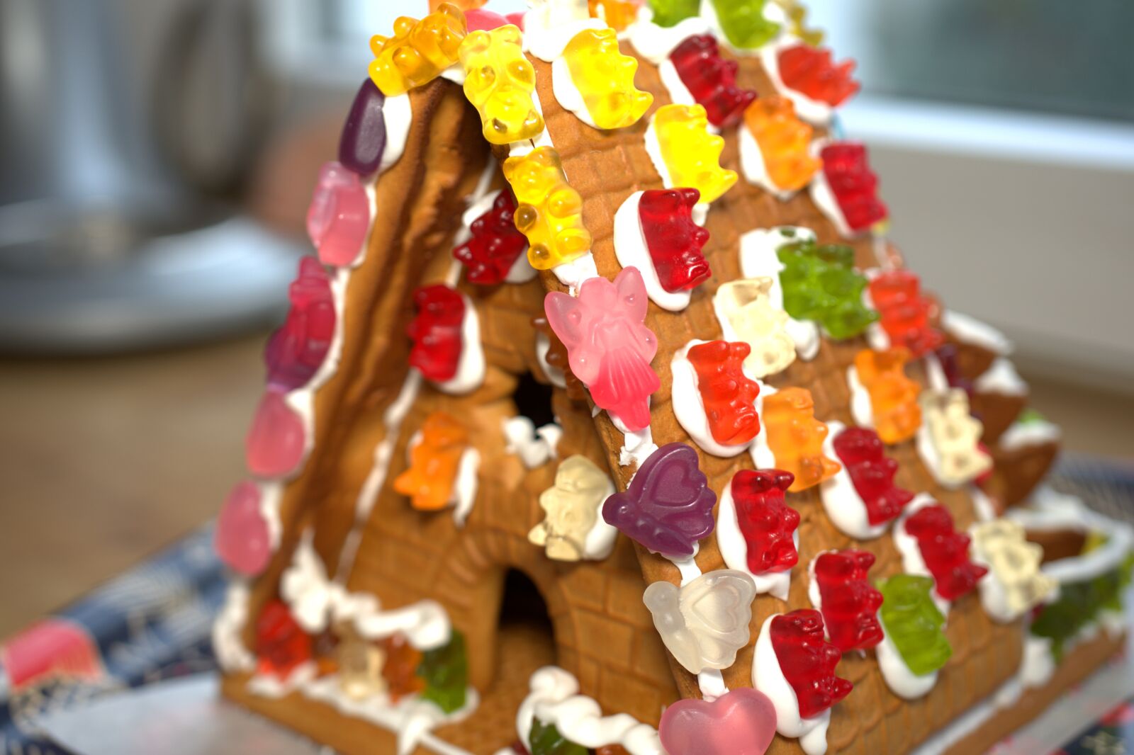 Sony FE 50mm F2.8 Macro sample photo. Gingerbread house, knusperhaus, gingerbread photography