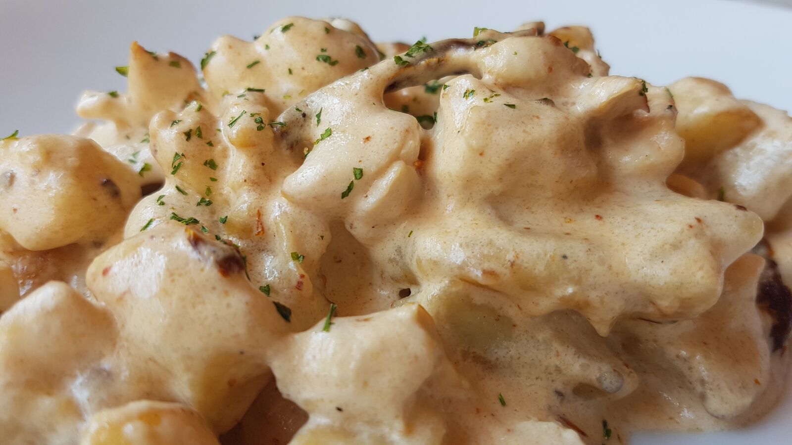 Samsung Galaxy S7 sample photo. Pasta, gnocchi, cream photography