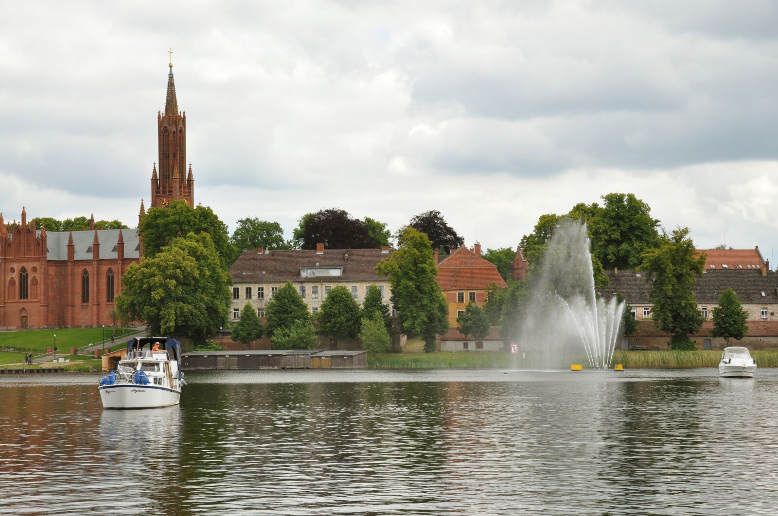 Nikon D90 sample photo. Fountain, malchow, city photography