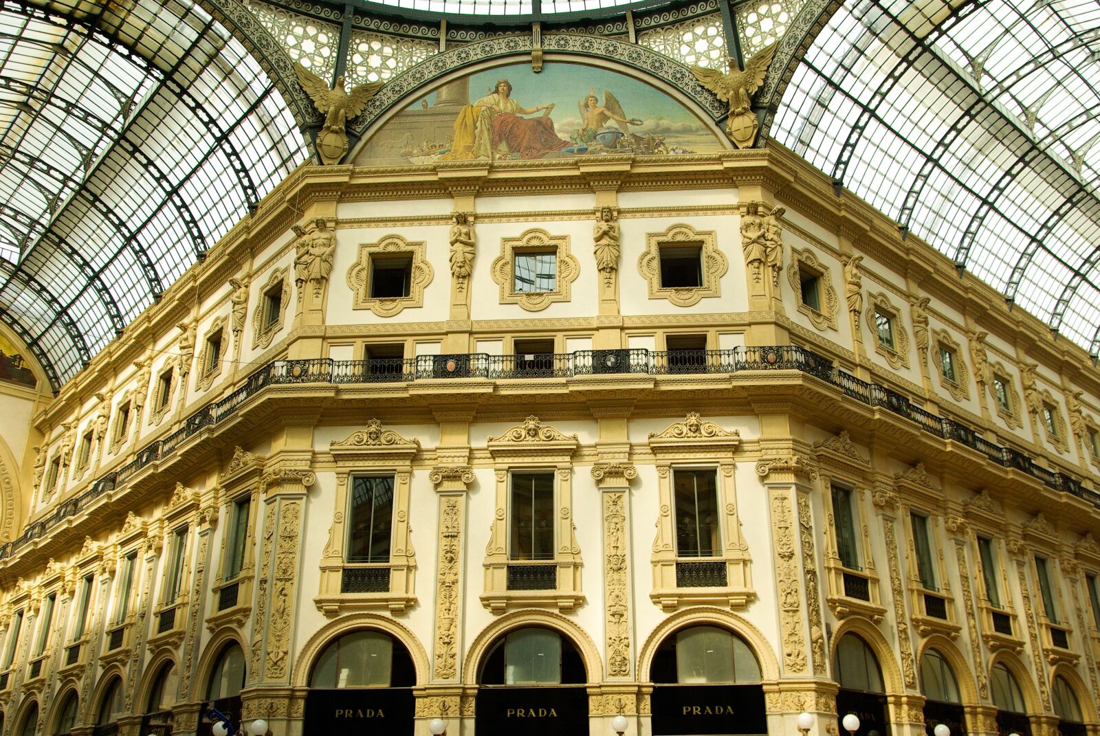 Pentax K10D sample photo. Italy, milan, gallery photography
