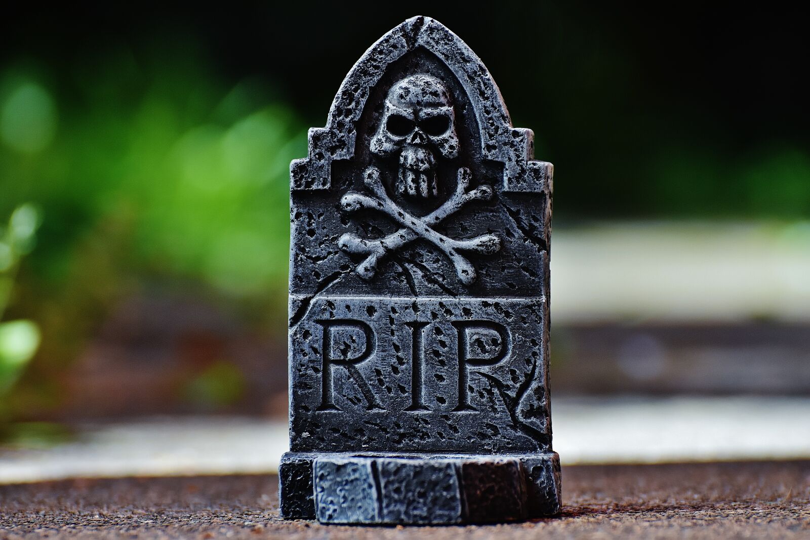Nikon D7200 sample photo. Halloween, tombstone, grey photography