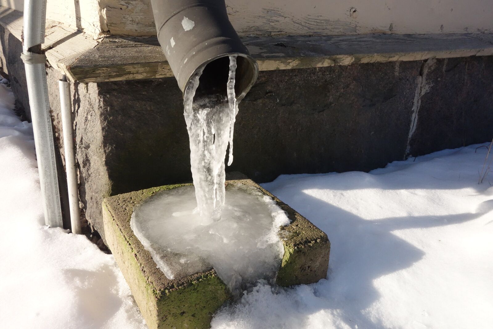 Sony Cyber-shot DSC-RX100 sample photo. Launder, frost launder, icicles photography