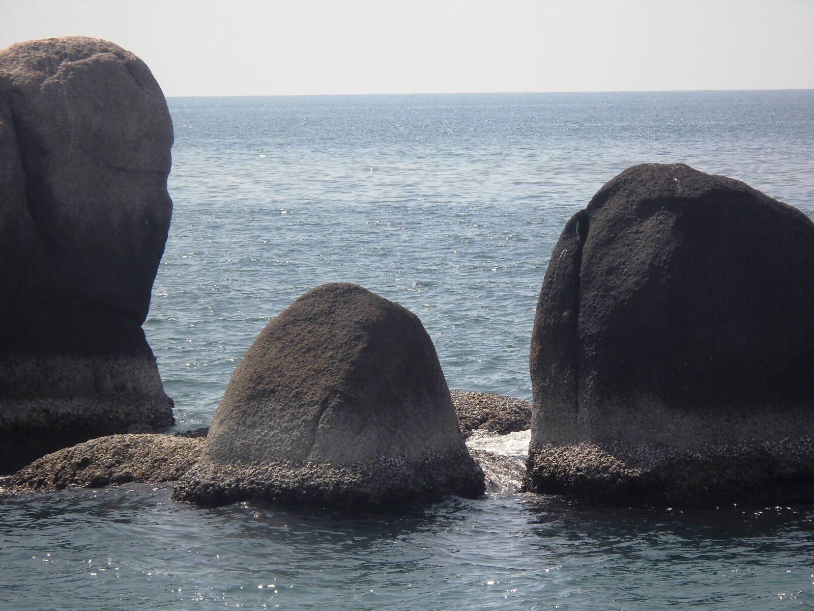 MEDION MD86824 sample photo. Landscape, rock, sea photography