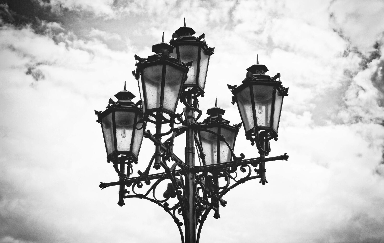 Canon EOS 450D (EOS Rebel XSi / EOS Kiss X2) sample photo. Lantern, lamp, street photography
