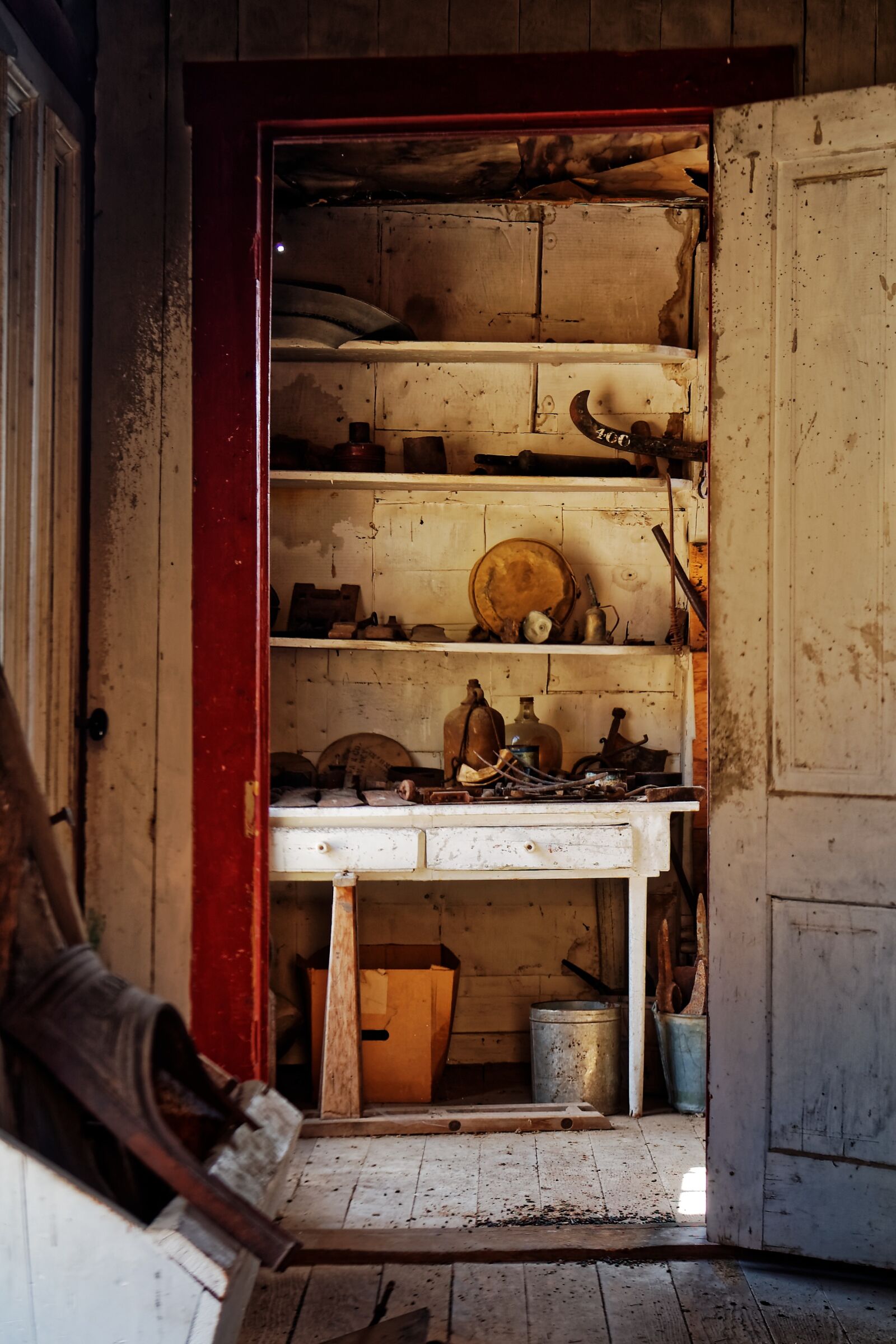 Nikon D50 sample photo. Inside, house, ghost town photography