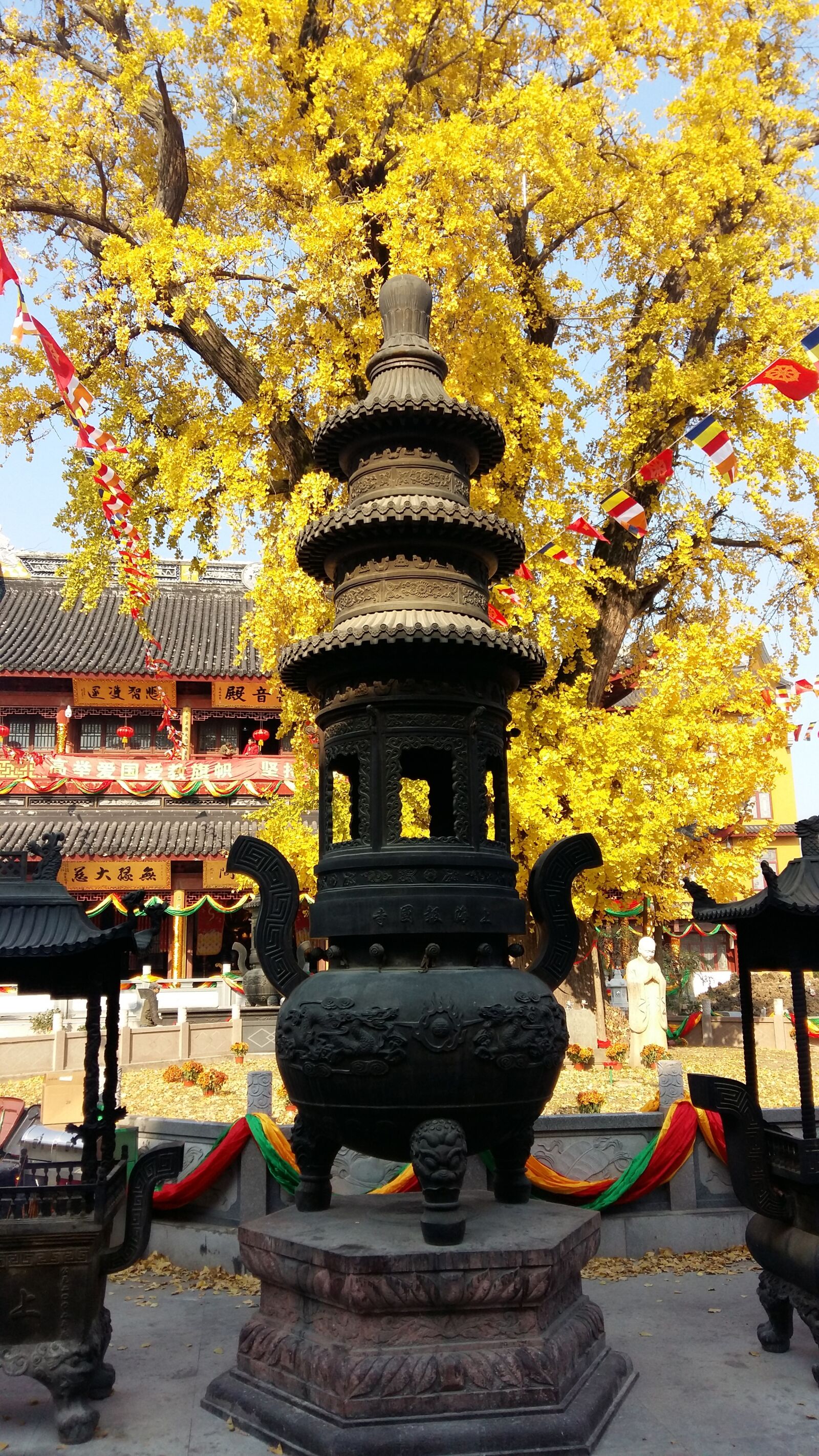 Samsung Galaxy A7 sample photo. Shanghai, temple, baoguo temple photography