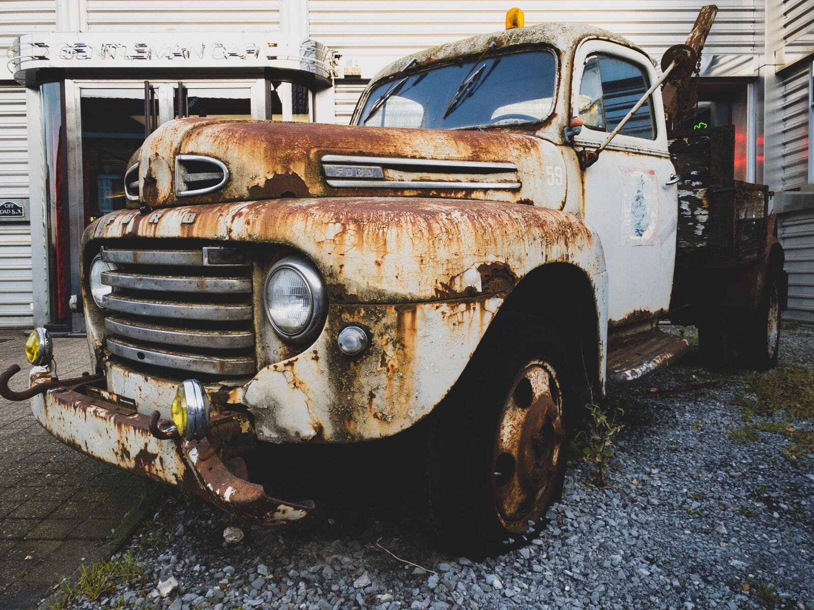 Apple iPhone XS Max + iPhone XS Max back camera 4.25mm f/1.8 sample photo. Oldtimer, truck, ford photography