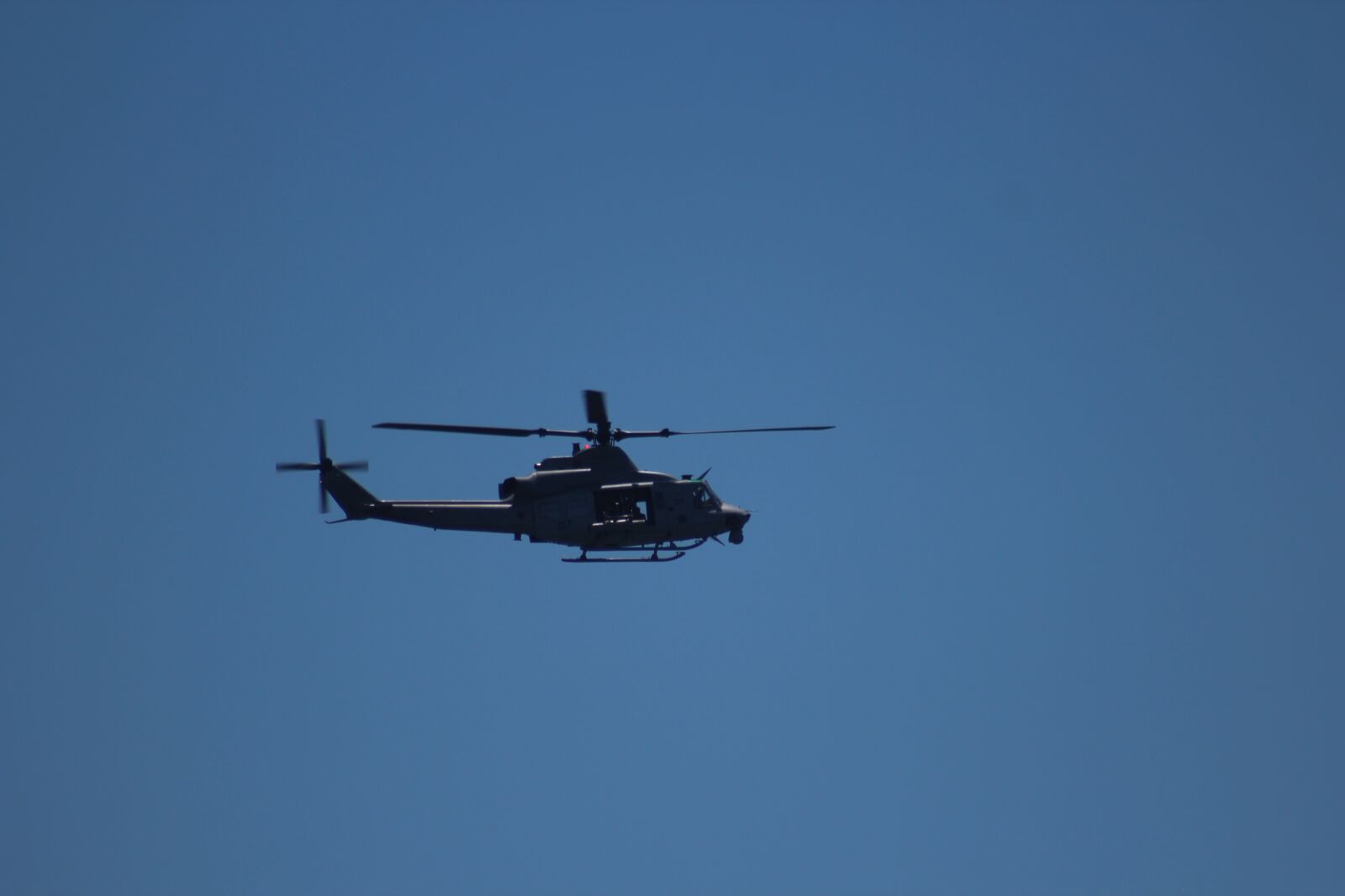 Canon EF 75-300mm f/4-5.6 USM sample photo. Helicopter, aircraft, flight photography
