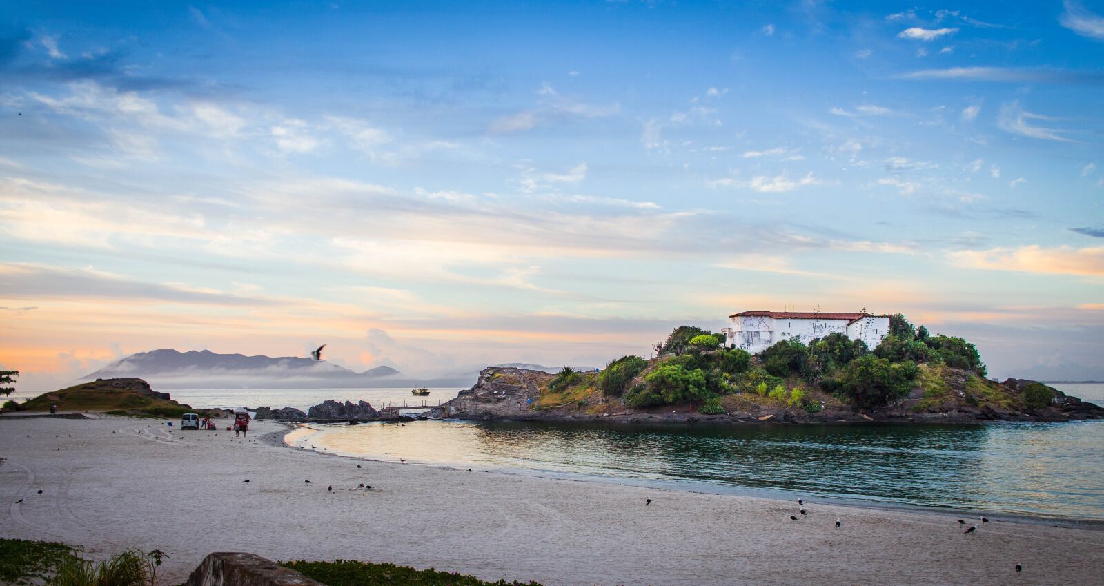 Canon EF-S 24mm F2.8 STM sample photo. Cabo frio, strong beach photography