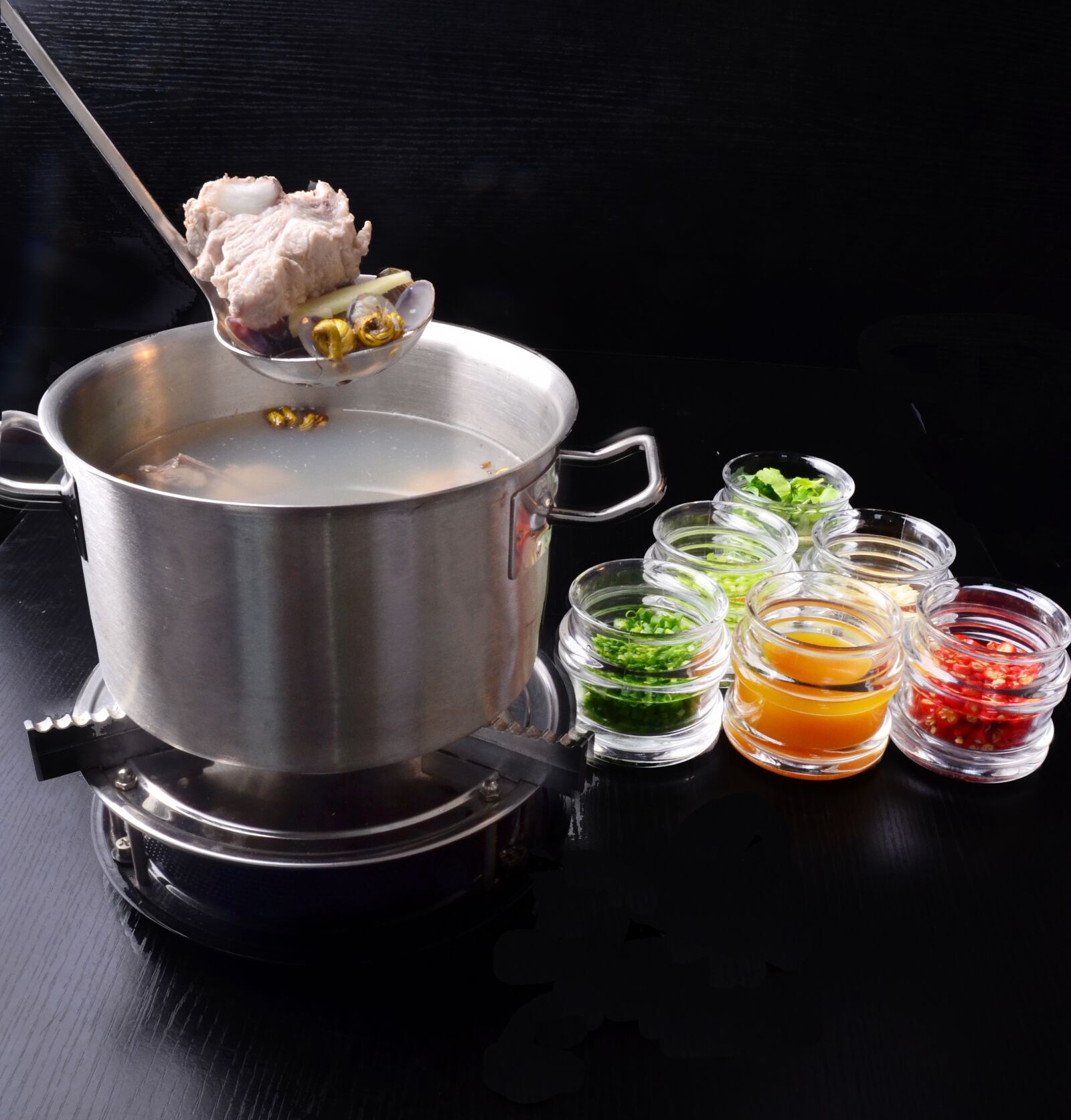 Nikon D7000 sample photo. Chafing dish, bottoms, ingredients photography