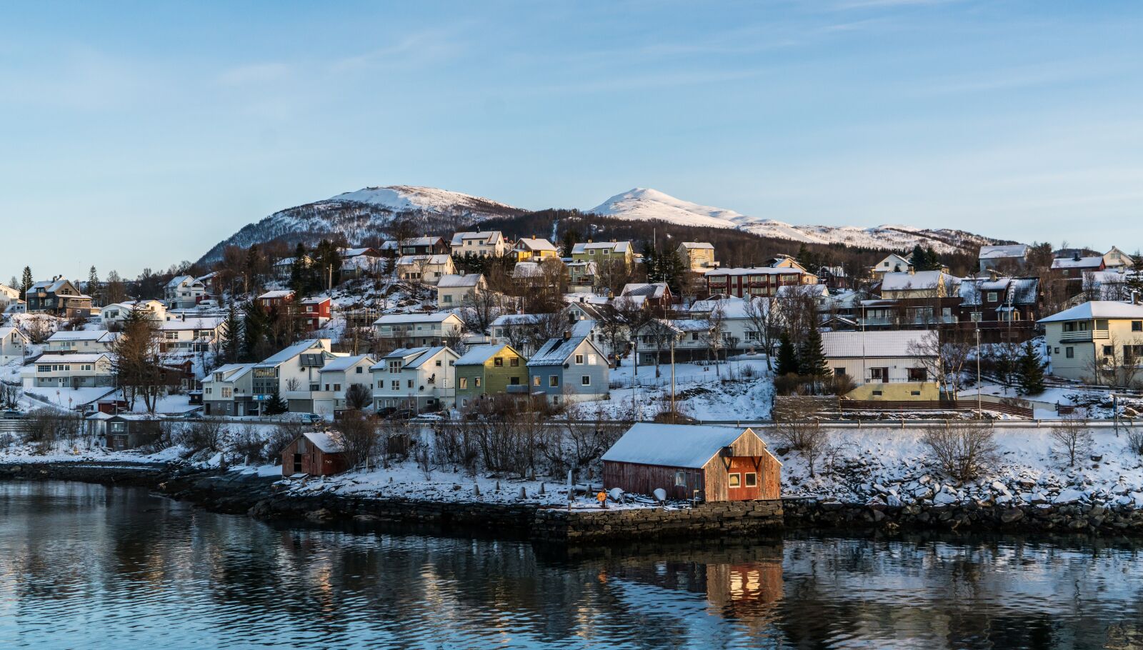 Sony a7R II + Sony FE 24-240mm F3.5-6.3 OSS sample photo. Norway, coast line, water photography