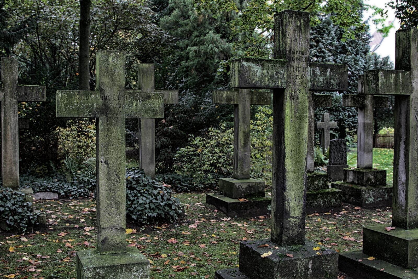 Canon EOS 7D + Canon EF 24-105mm F4L IS USM sample photo. Cemetery, graves, cross photography